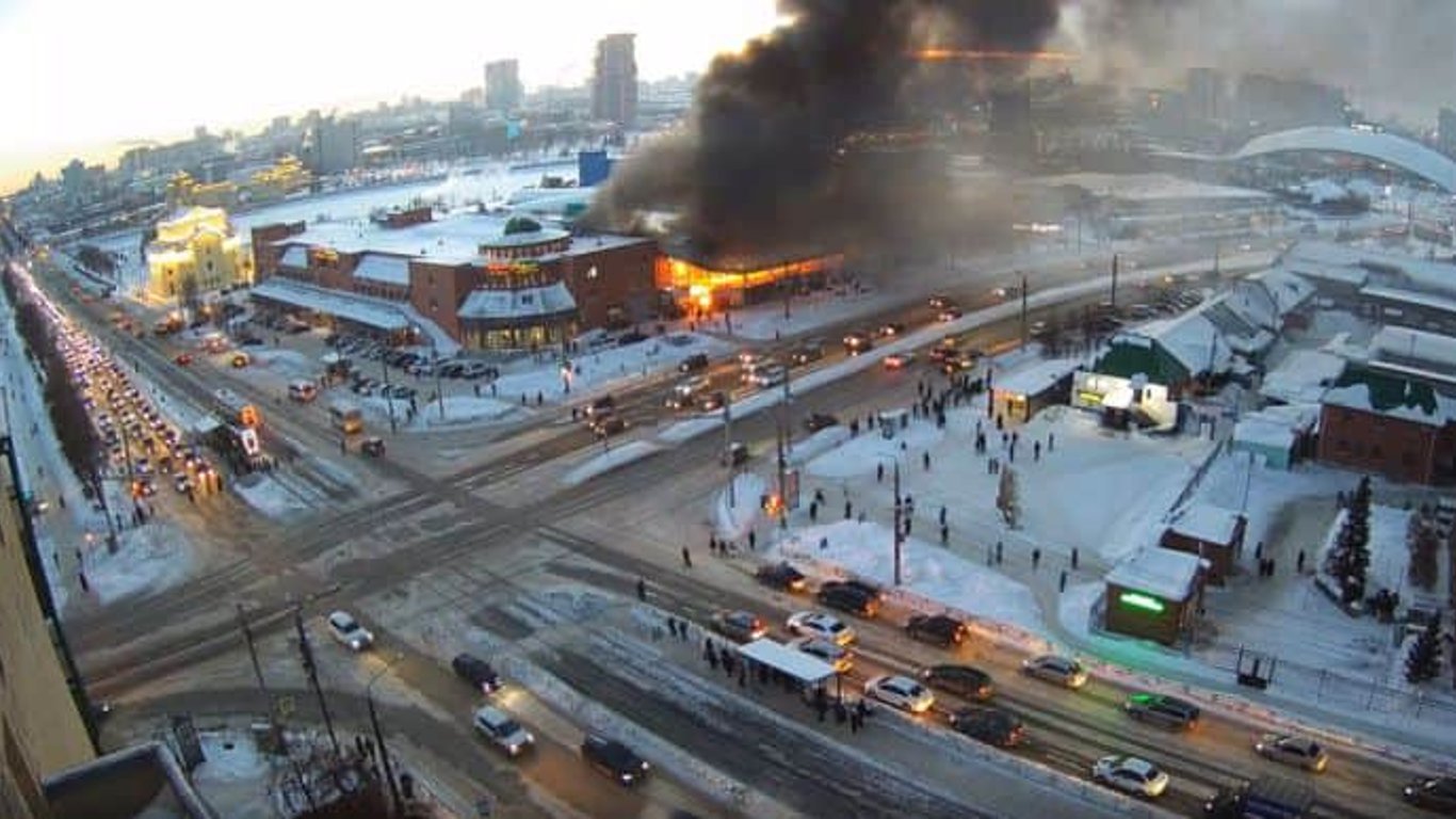 В Челябинске произошел масштабный пожар в ТРЦ