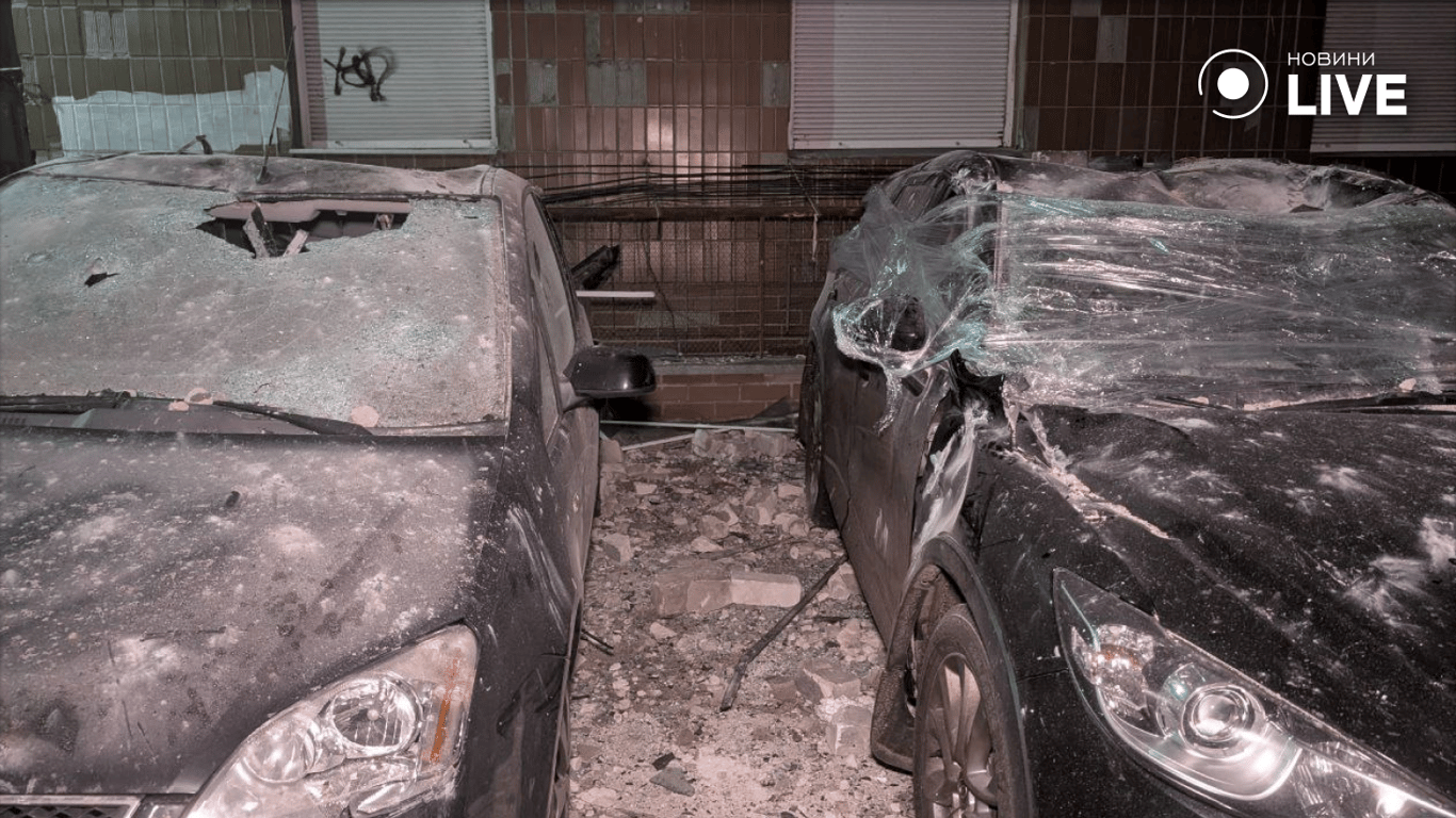 Уламки безпілотників впали у Києві — фото наслідків