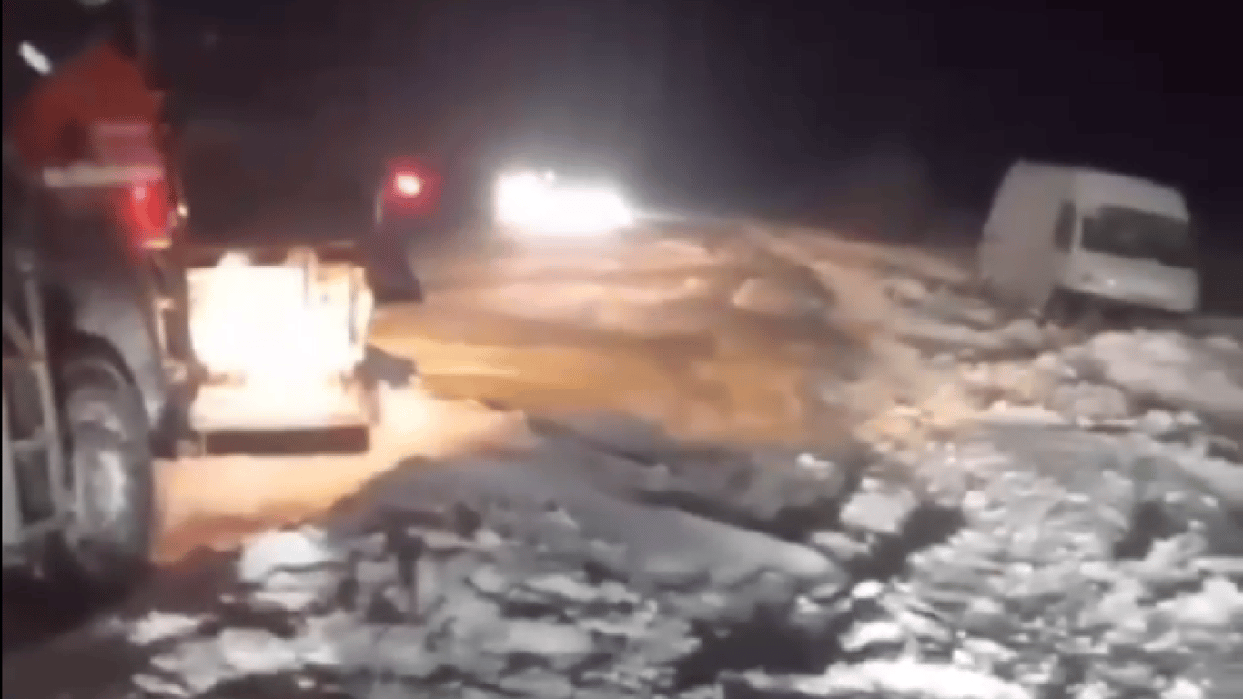 Снігова пастка у Вінницькій області — у МВС показали наслідки негоди