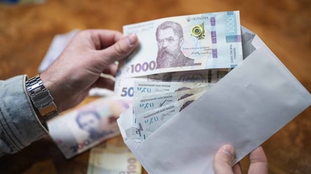 Мінімальна і середня зарплата директора школи: суми у квітні 2026 року - 285x160