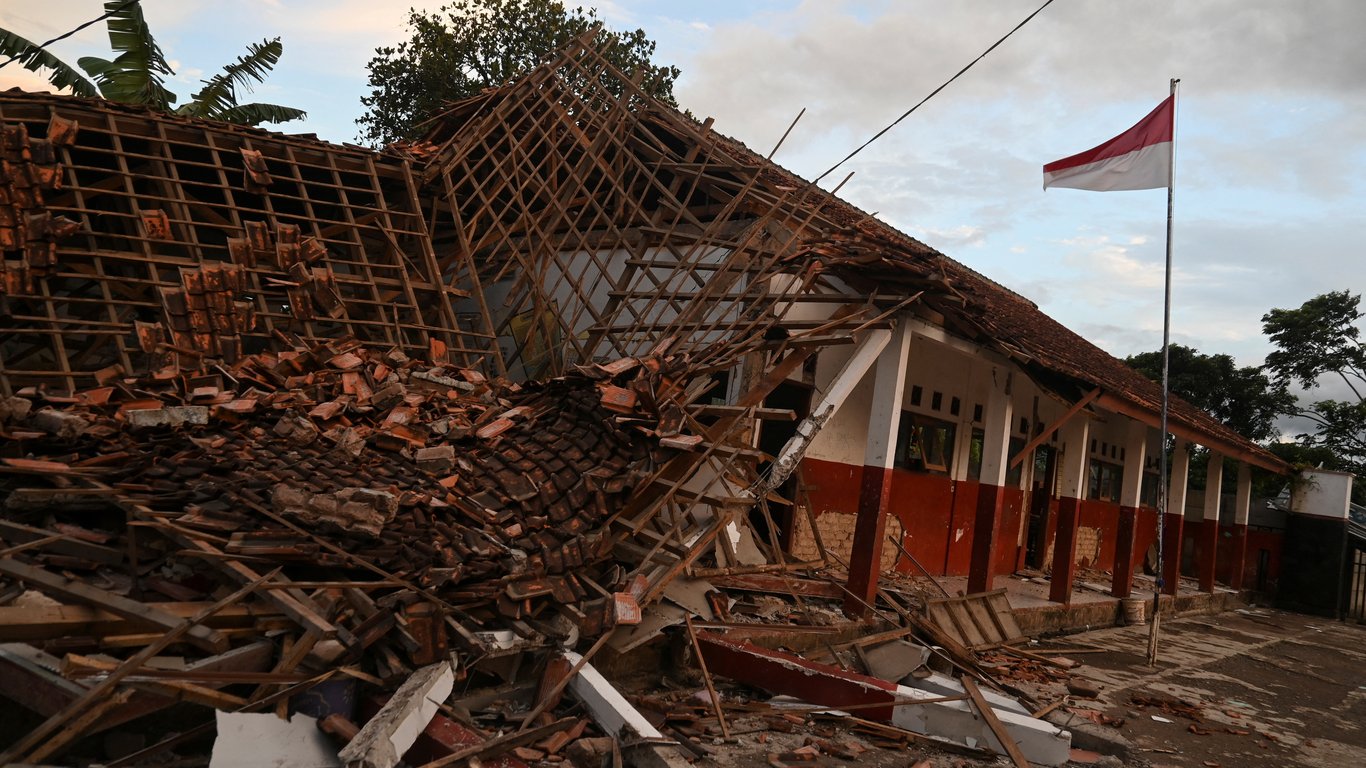 В Индонезии произошло землетрясение магнитудой 6,4 балла: есть пострадавшие
