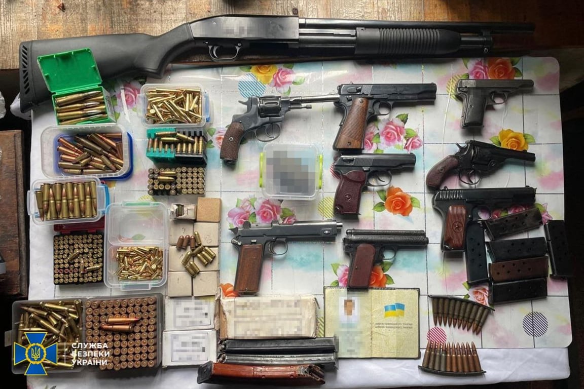 СБУ викрила масштабну схему незаконного збуту трофейної зброї - фото 3
