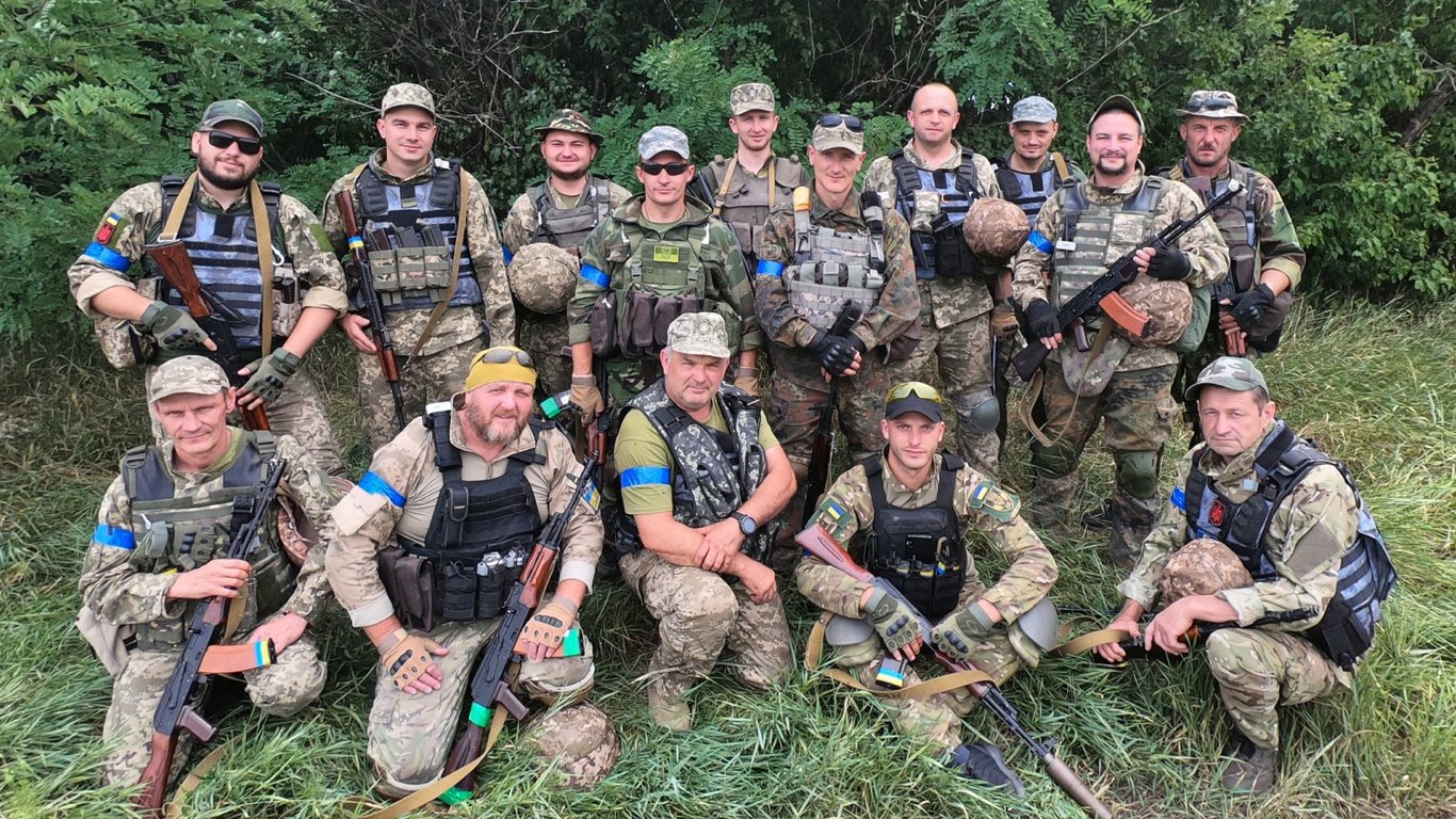 "Шершні Довбуша" показали, як знищують важку російську техніку