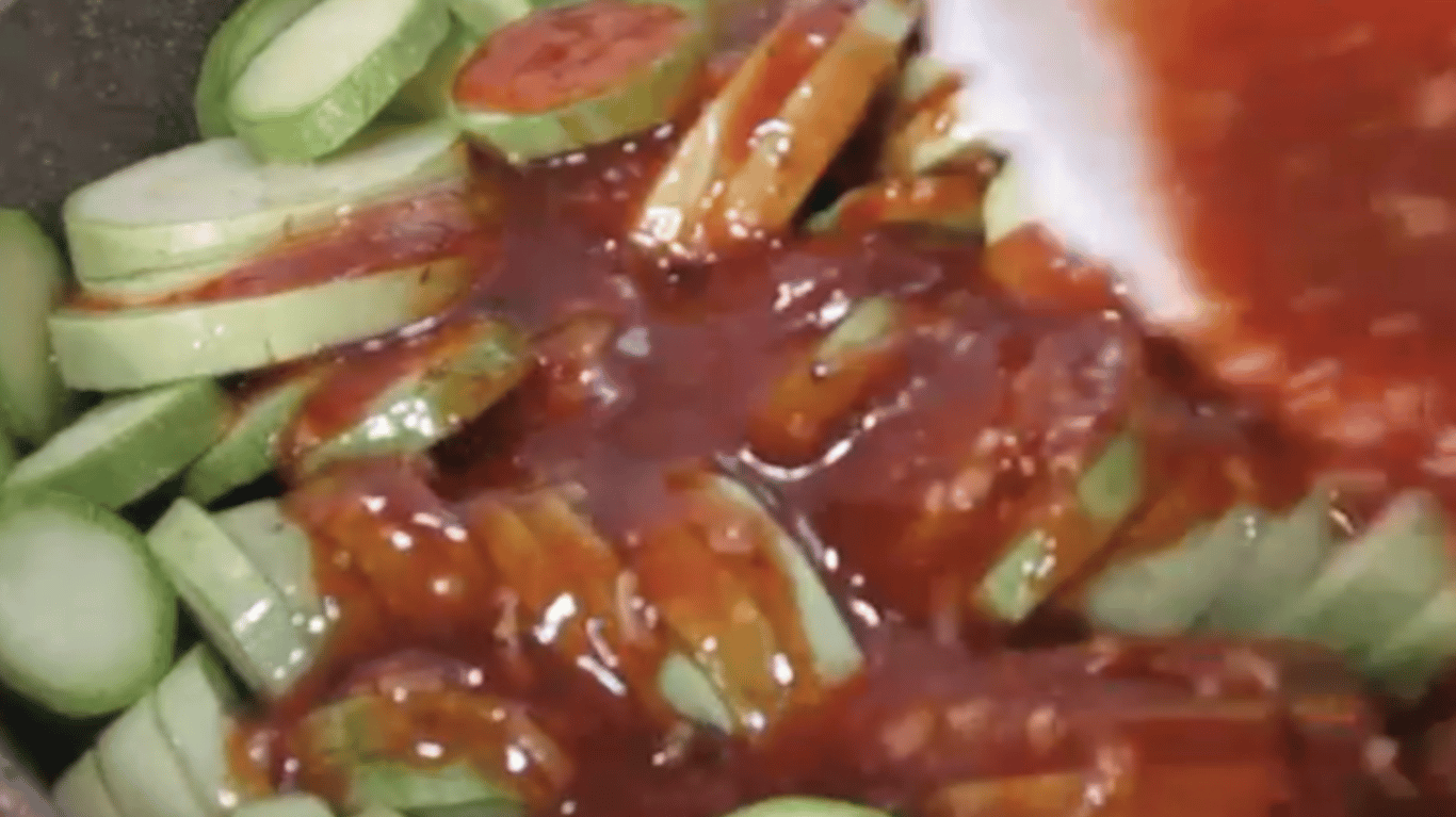 рецепт з фото смачної заготівлі у соусі сацебелі