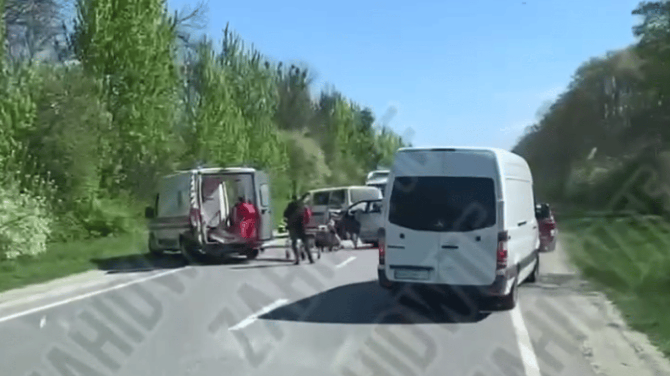 На трассе Львов-Тернополь произошло ДТП — есть пострадавшие