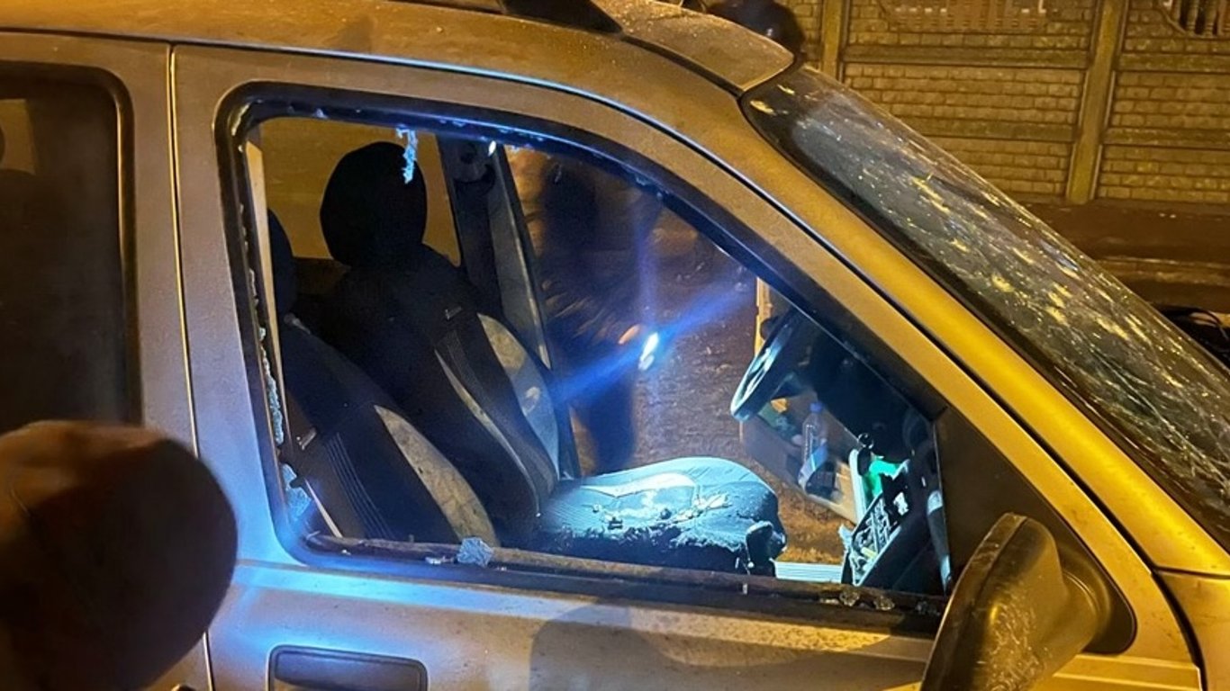 В Чернигове в авто взорвалась граната, погибли два человека
