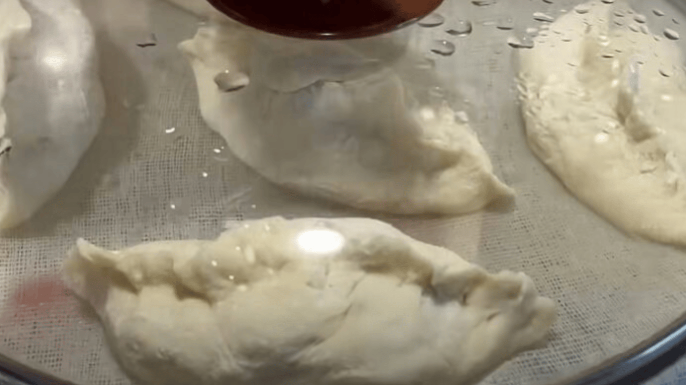 простий рецепт вареників на пару з полуницею