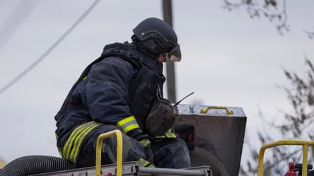 В Запорожье оккупанты ударили КАБами по жилому кварталу - 285x160