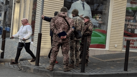 На Волині цивільні напали на авто ТЦК, аби допомогти військовозобов'язаному - 285x160