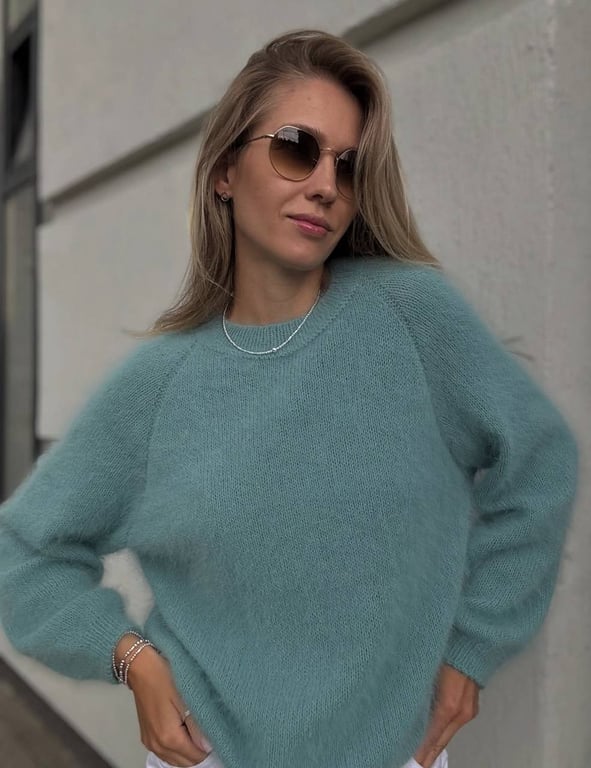 Джемпер з круглим вирізом в тренді