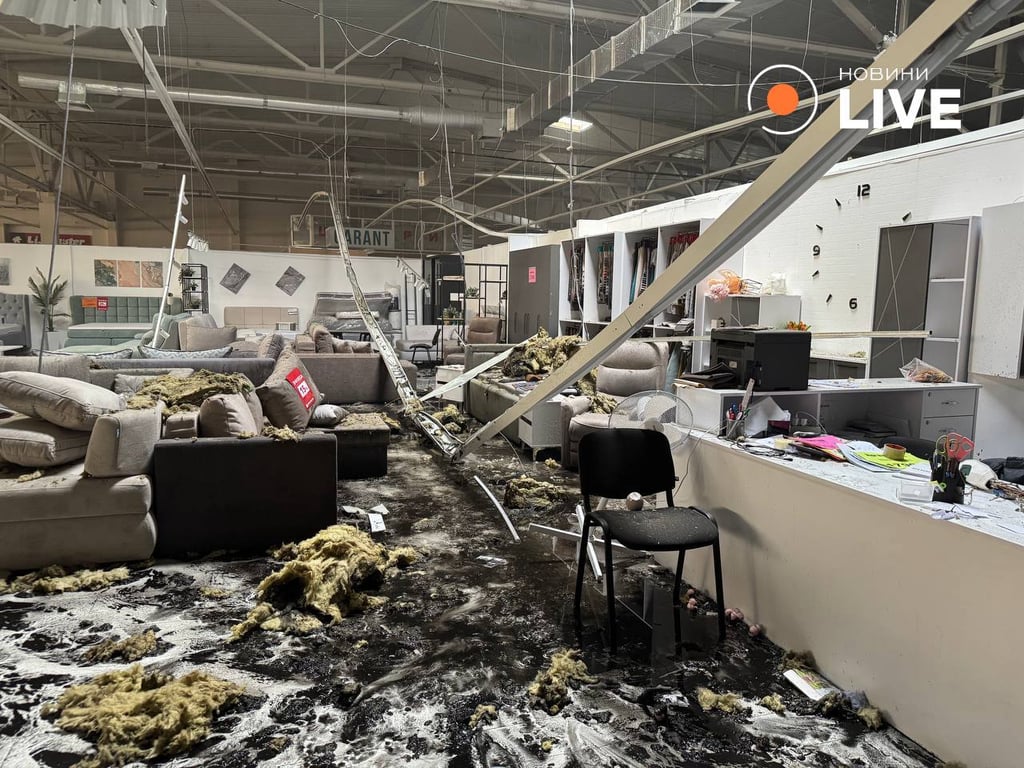 Влучання РФ по меблевому в Харкові — фоторепортаж наслідків - фото 3