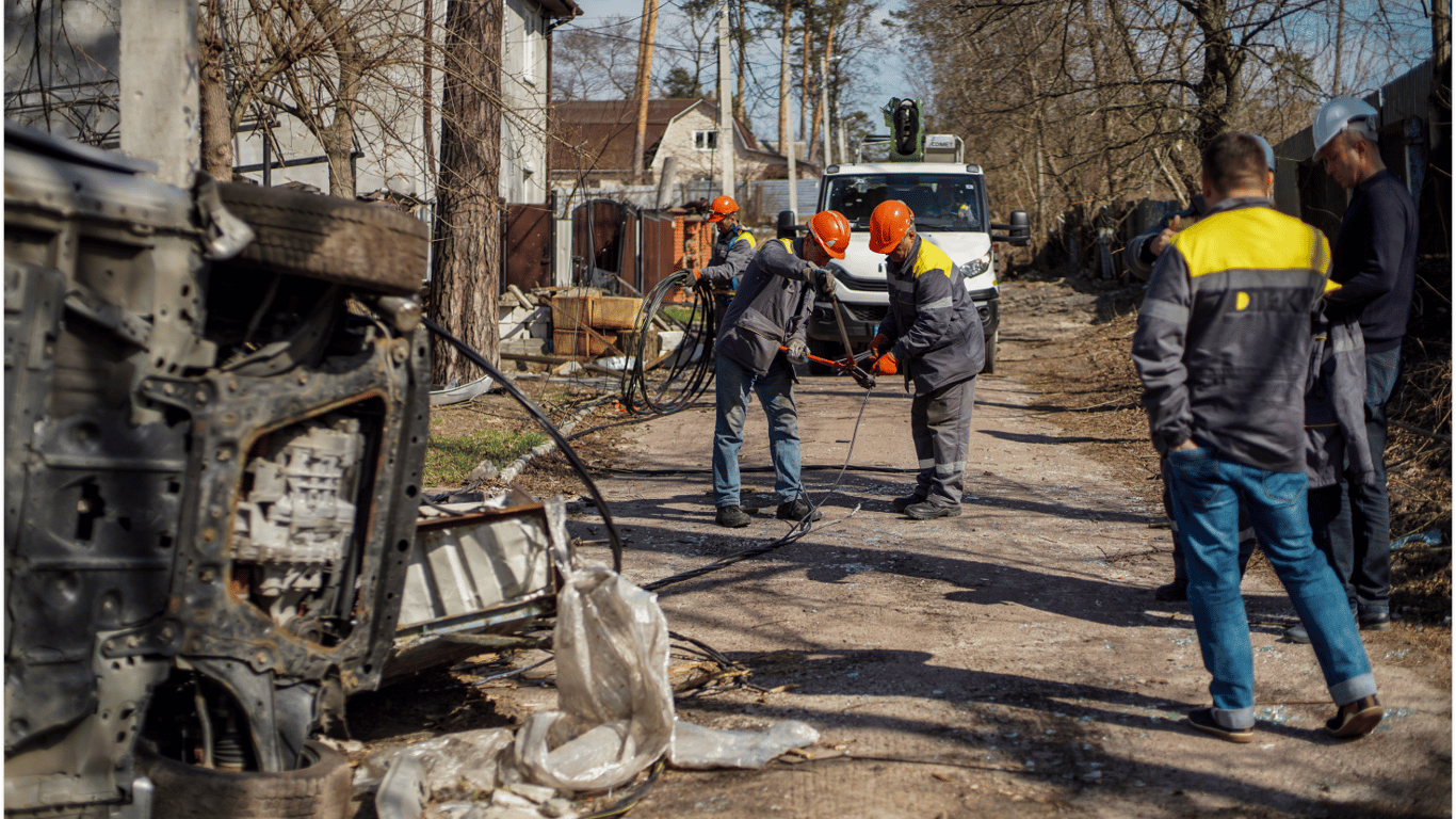 Відключення світла в Україні взимку — скільки громадян планують лишатися в країні