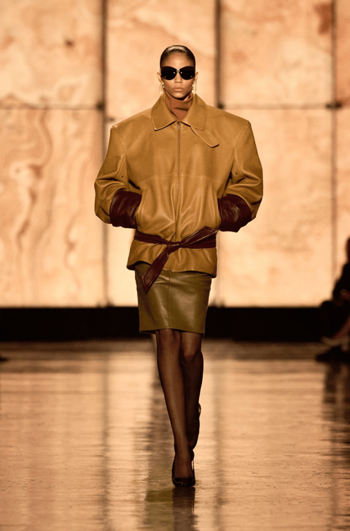 Таку куртку можна носити з будь чим