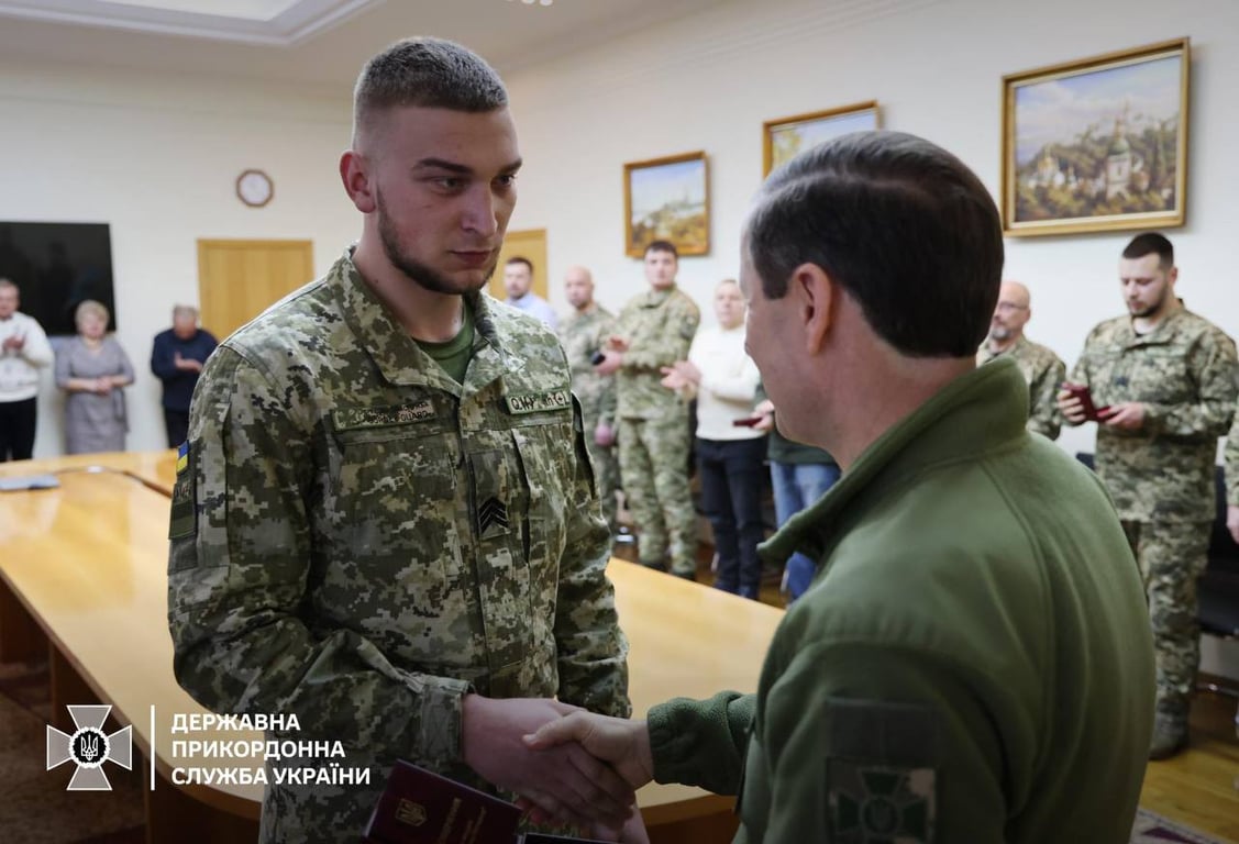 Украинским пограничникам вручили государственные награды