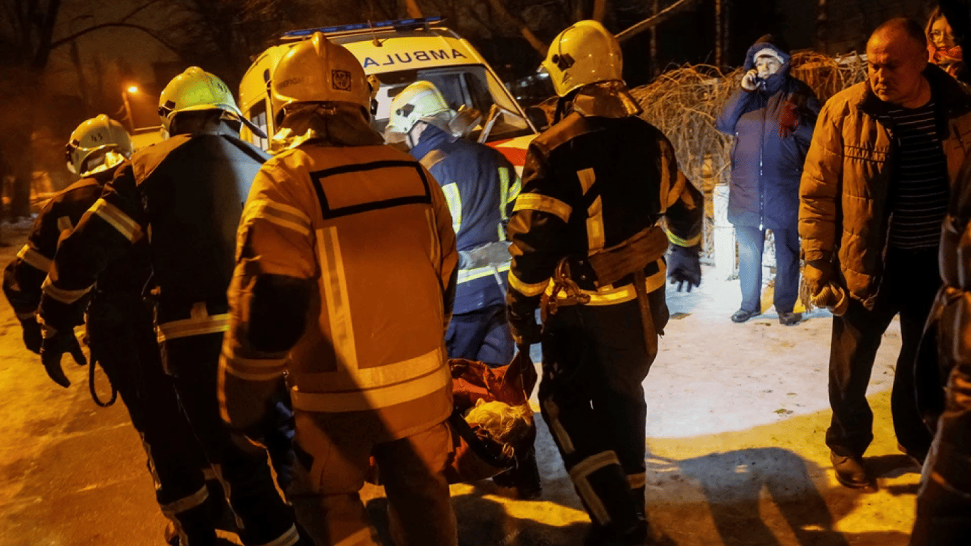 Оккупанты попали по многоэтажке в Днепре — четверо пострадавших