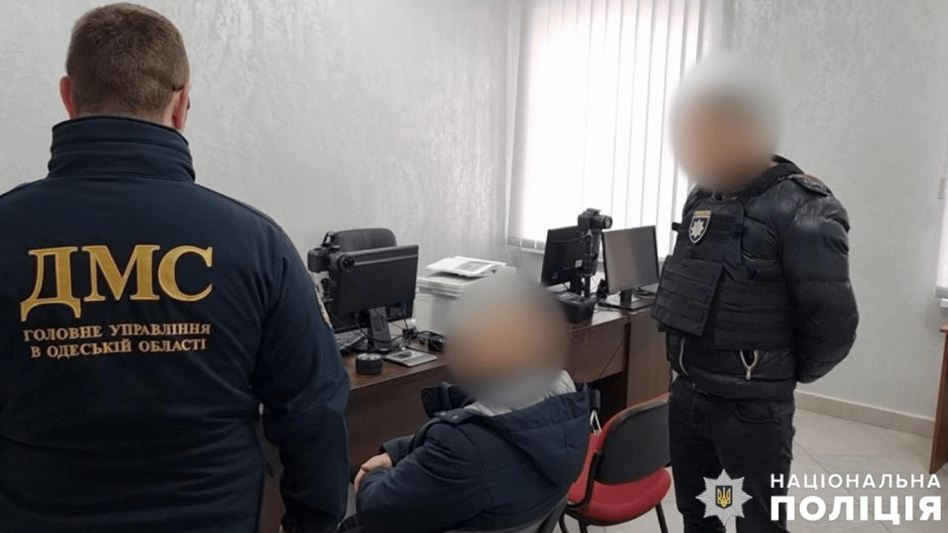 Одеські поліцейські депортували з України кримінального авторитета — подробиці