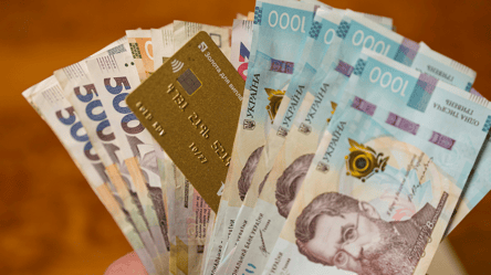 Гроші на картці чи готівка: де безпечніше зберігати заощадження - 290x160