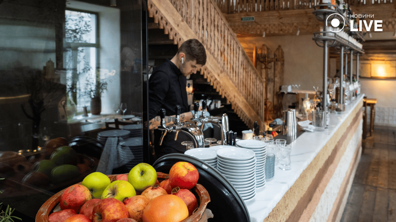 Бармен у ресторані