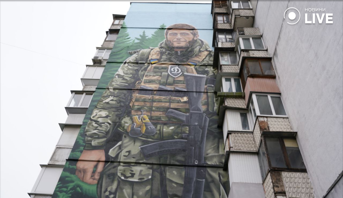 мурал з героєм