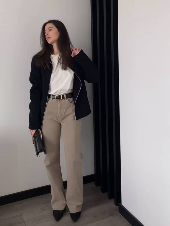 Прямі джинси поєднуються з будь чим