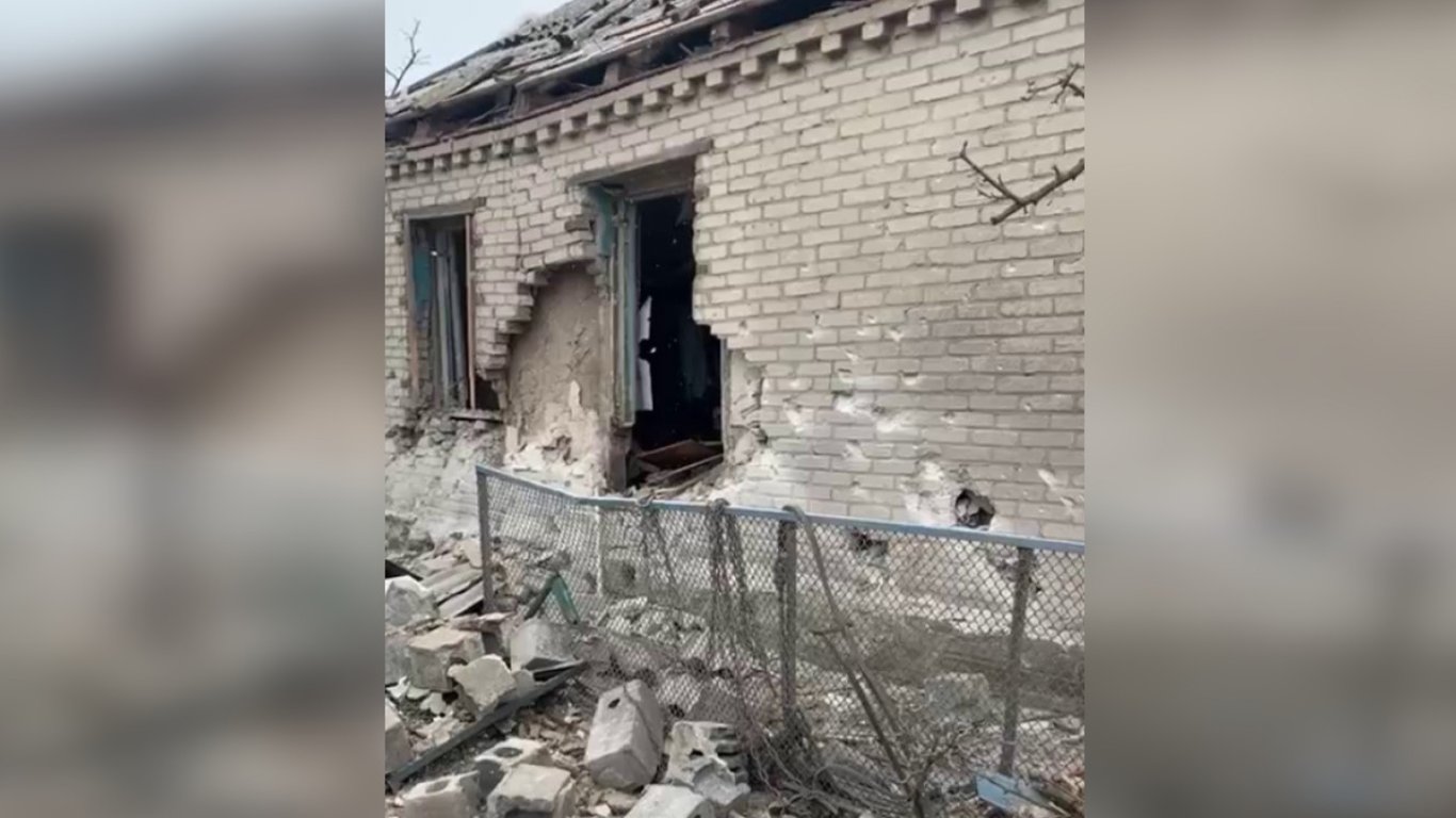 Росіяни 18 лютого атакували селище Невське на Луганщині: відео наслідків