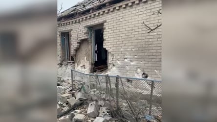 Россияне атаковали поселок на Луганщине: повреждены дома, пожилая женщина получила ранения - 285x160
