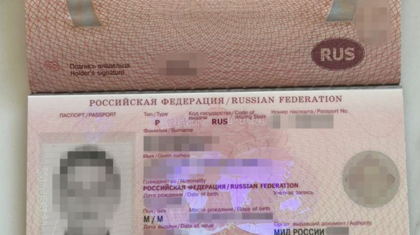 Драгоценности, деньги и паспорт РФ — на Николаевщине задержали главу МСЭК - фото 4