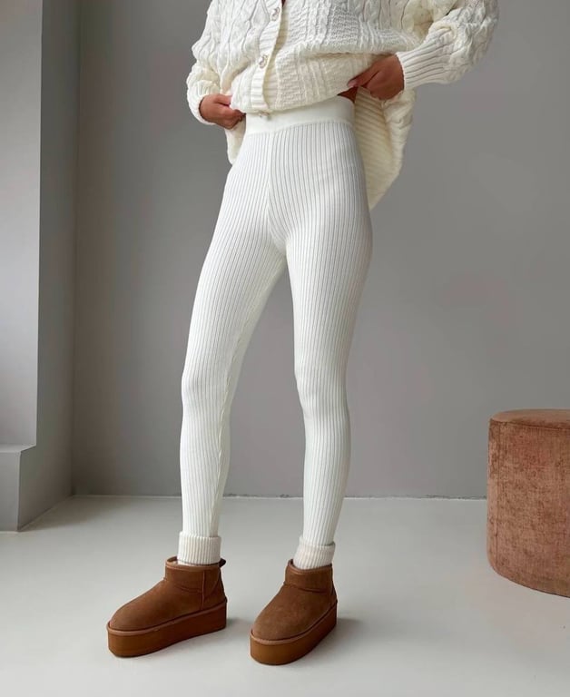 Лосини - це зручний і універсальний варіант на зиму