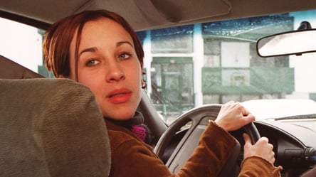 В феврале в Украине зафиксирован рекорд по дарению авто женщинам — в чем причины - 285x160