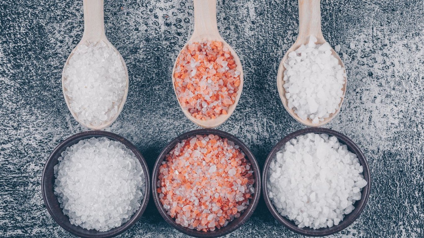 Чем можно заменить соль в рационе — список ингредиентов