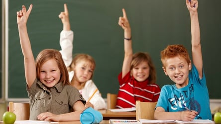 Сотні тисяч вчаться за кордоном — МОН про ситуацію з освітою - 285x160