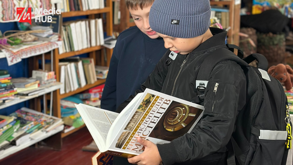 Будинок української книги передав 200 книжок бібліотеці на Київщині - фото 2