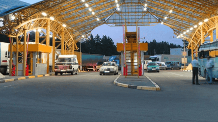 Десятки авто у черзі — на яких КПП найбільші затори - 285x160