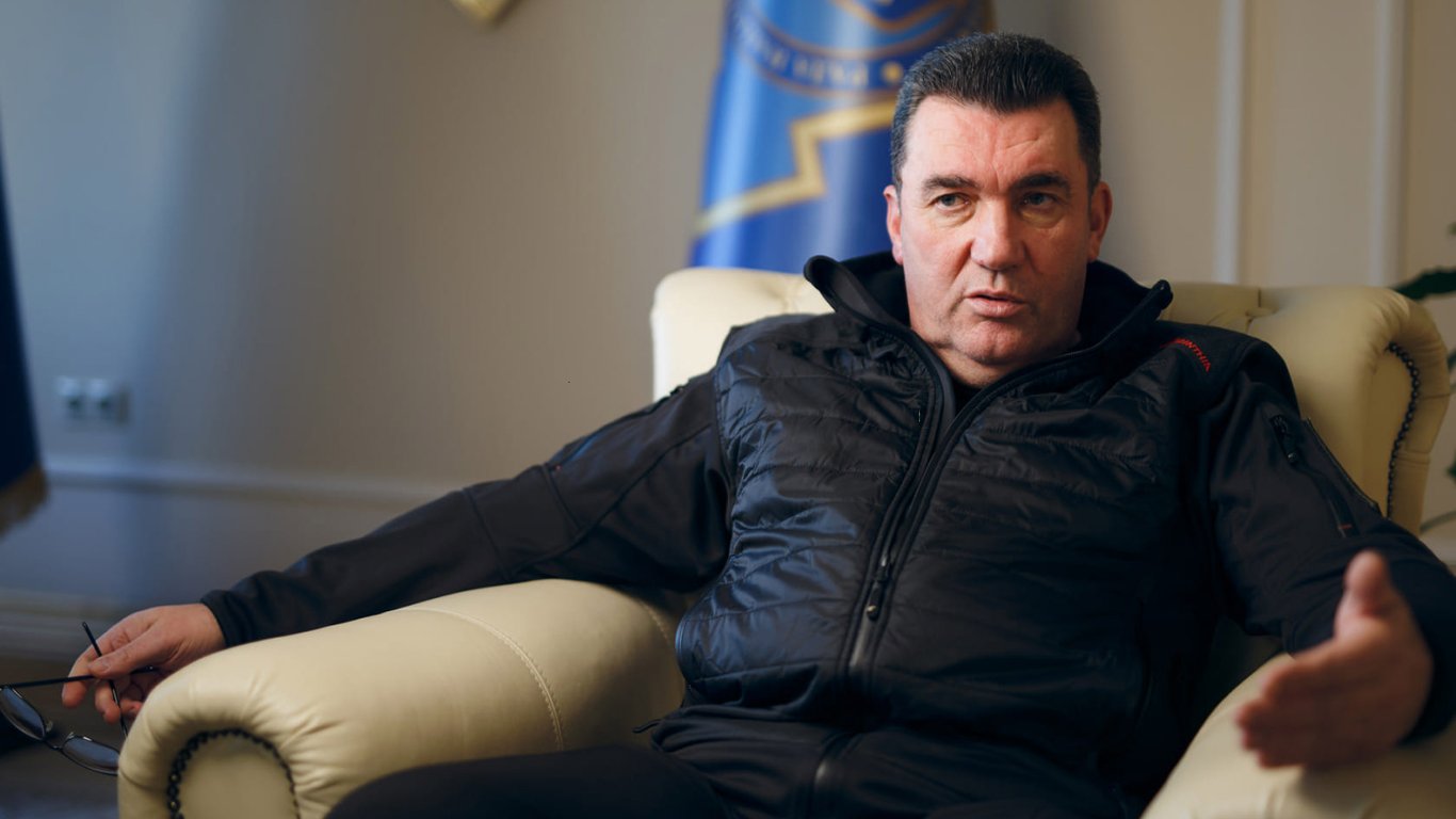 Уменьшение военной помощи от США — Данилов рассказал, есть ли у Украины план "Б"