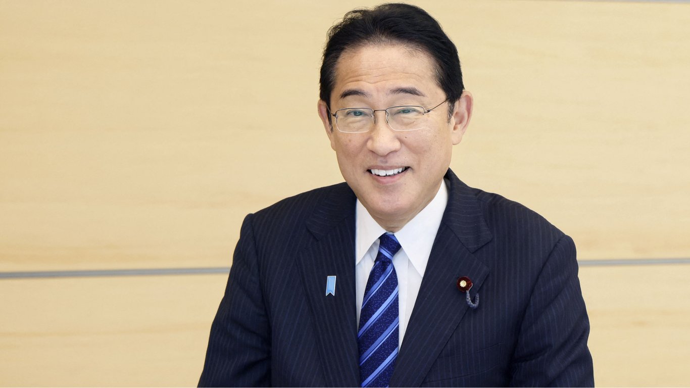 Прем'єр Японії з'їв рибу з Фукусіми після скидання води з АЕС