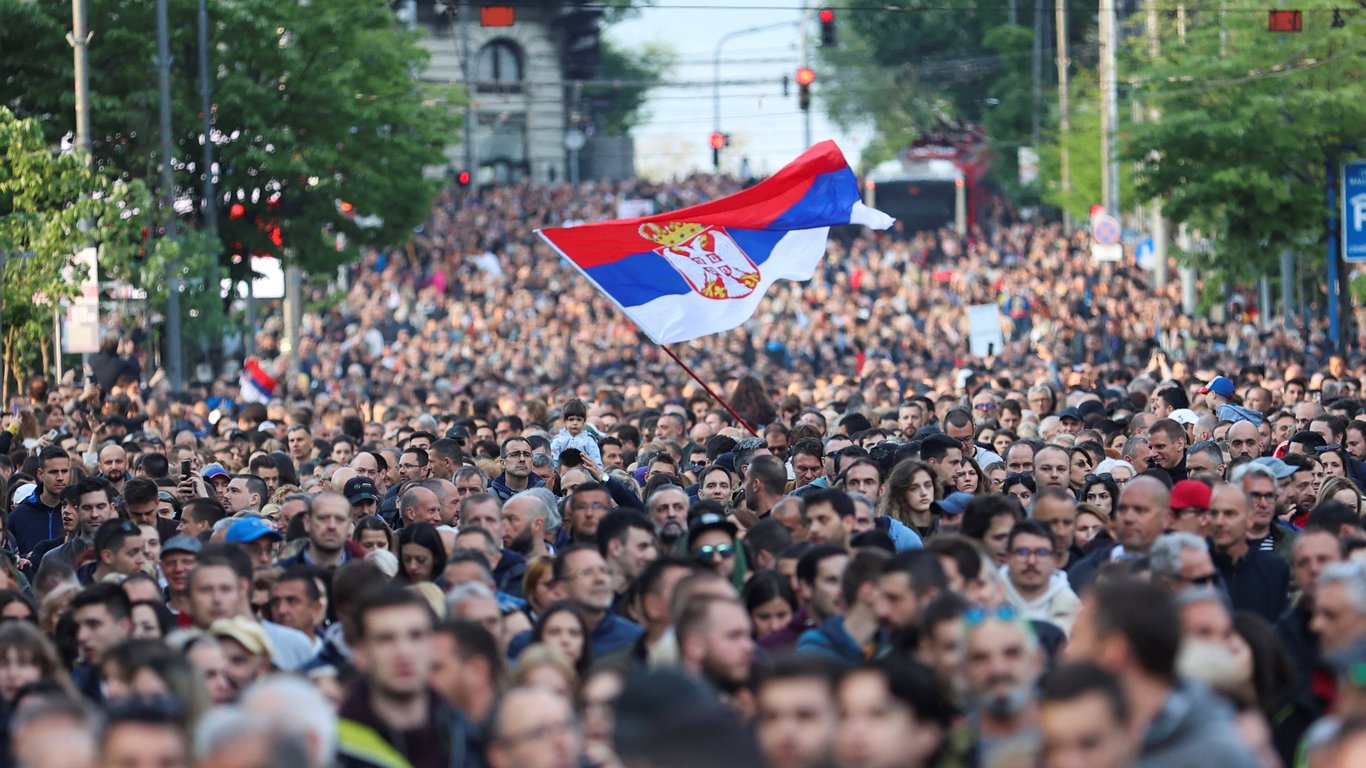 Сербия протестует: люди требуют отставки правительства