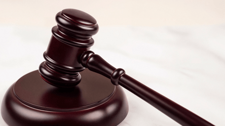 Побив господаря дому — суд на Одещині оштрафував військового - 290x166