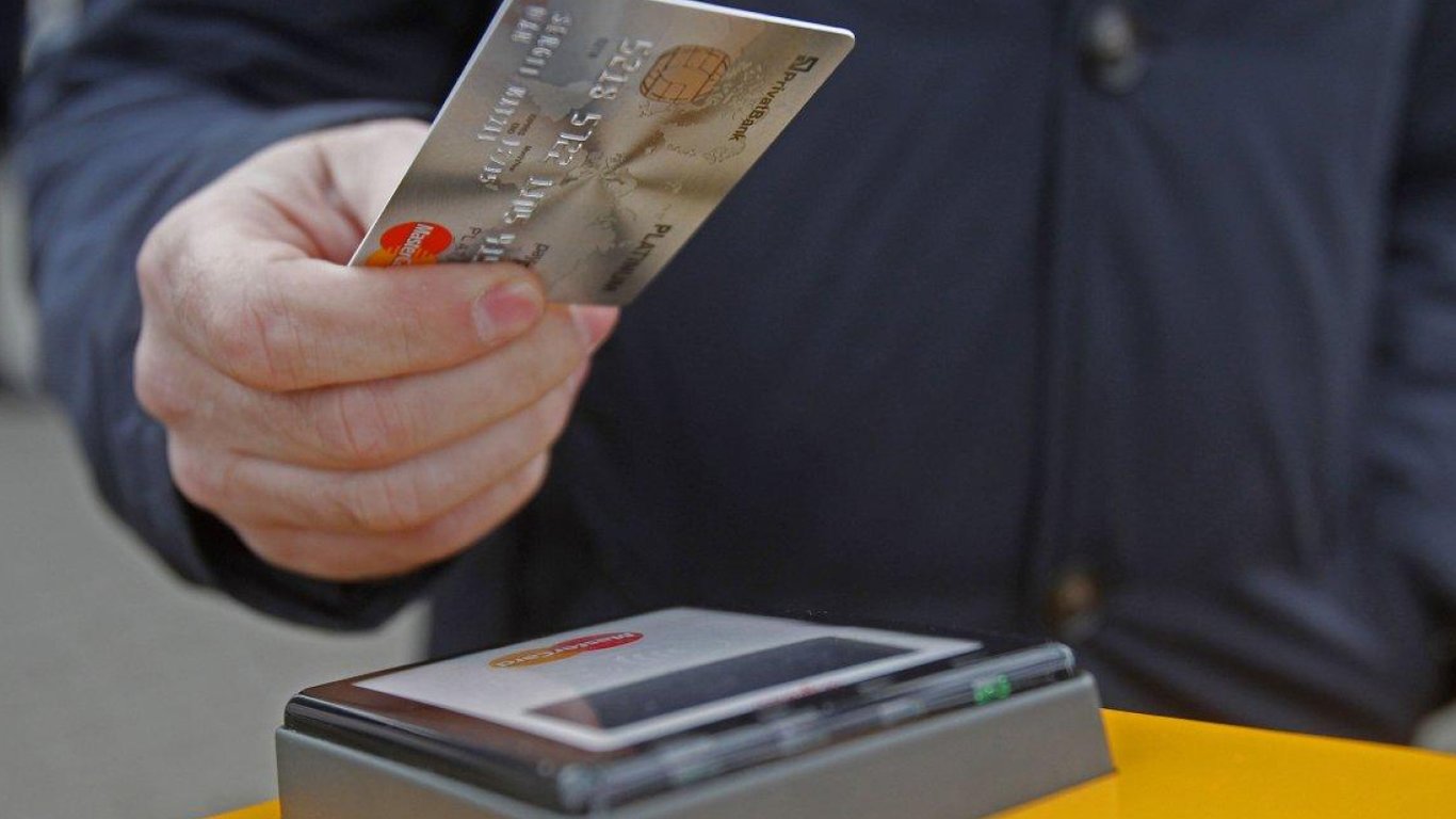 ПриватБанк продовжує блокувати картки — чому клієнти втрачають доступ до рахунків