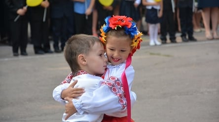 Яким раніше було 1 вересня в школах  Маріуполя: міськрада показала зворушливі фото - 285x160