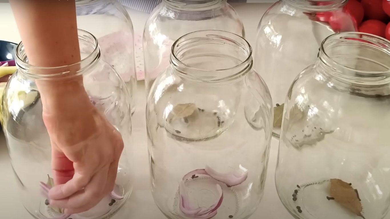 простий рецепт мраинованих помідорів на зиму