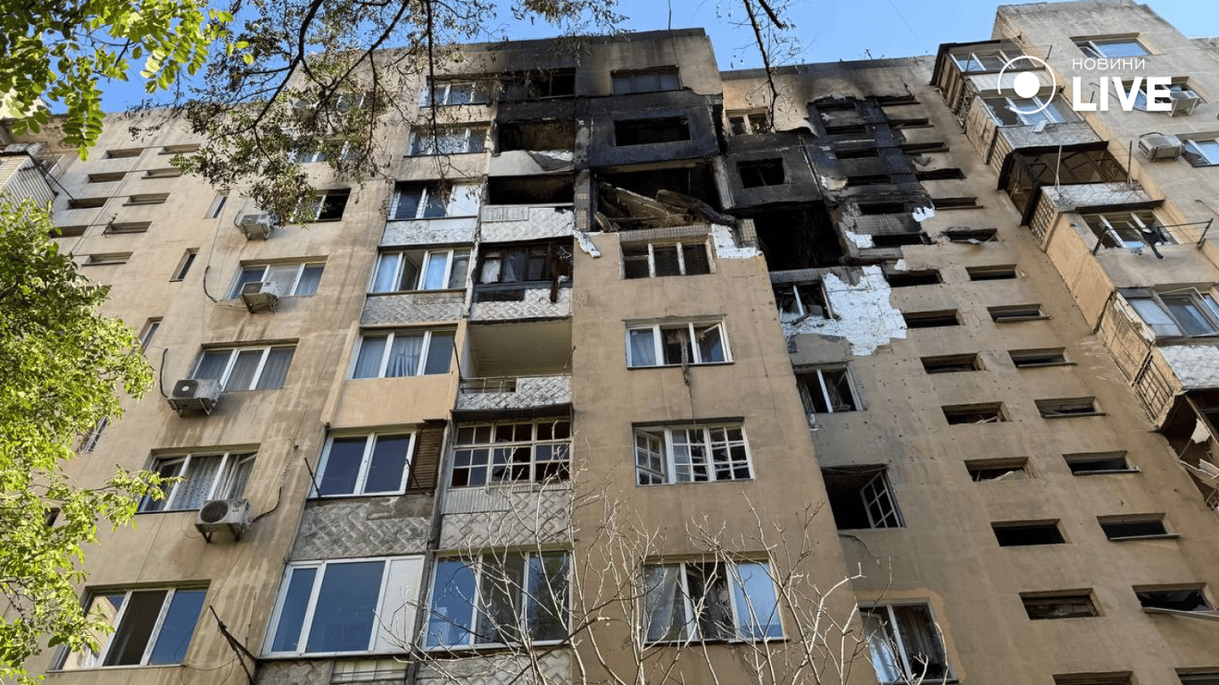 Одесити з пошкодженого будинку розповіли про нічну атаку — фото - фото 8