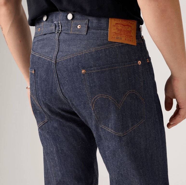В Японії створили нову модель джинсів в стилі 90-х