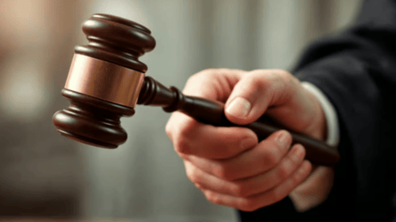 Дав хабар поліцейським, щоб не їхати в ТЦК — як покарав суд - 285x160