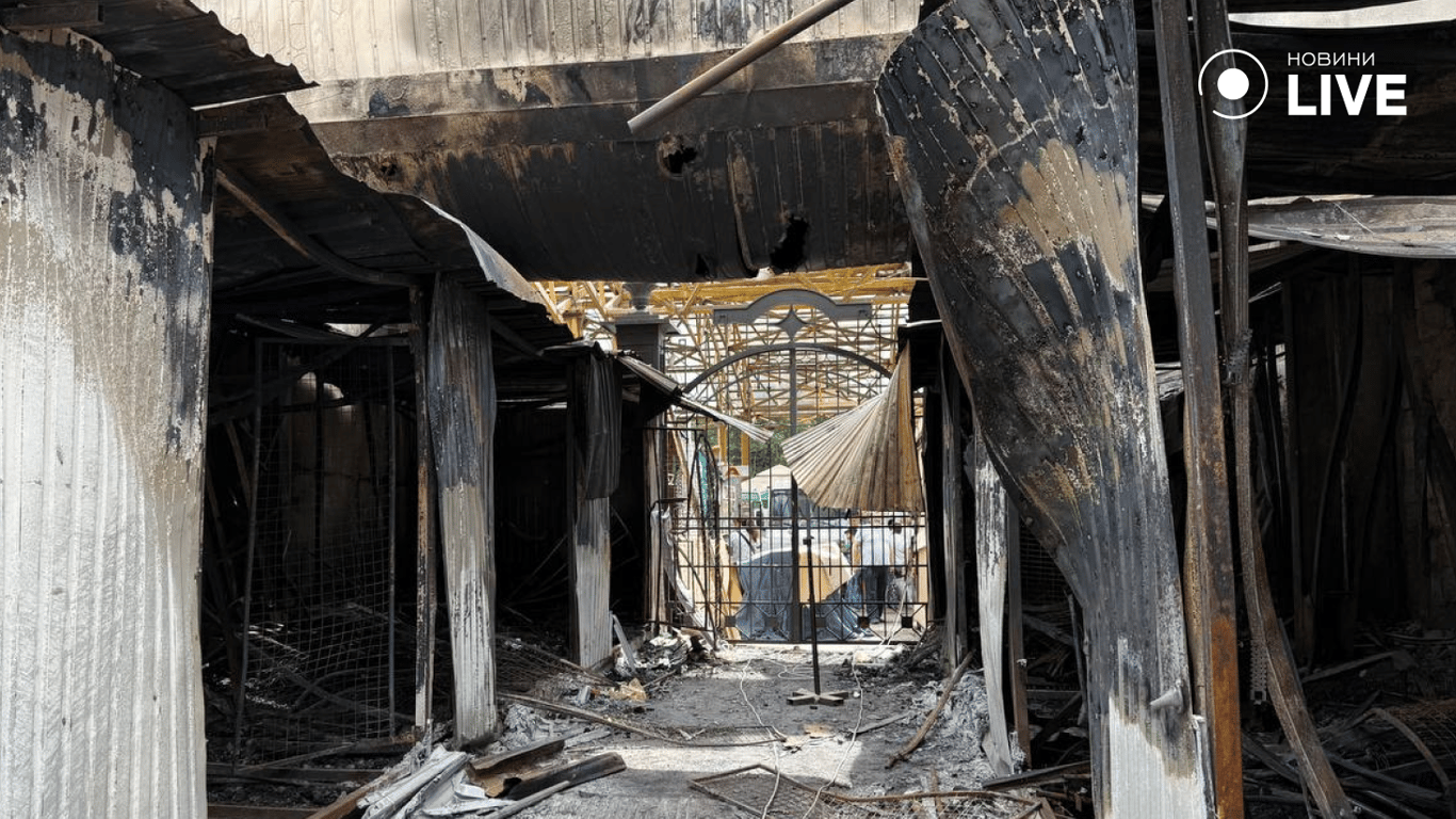 Обгорілі ятки на базарі 