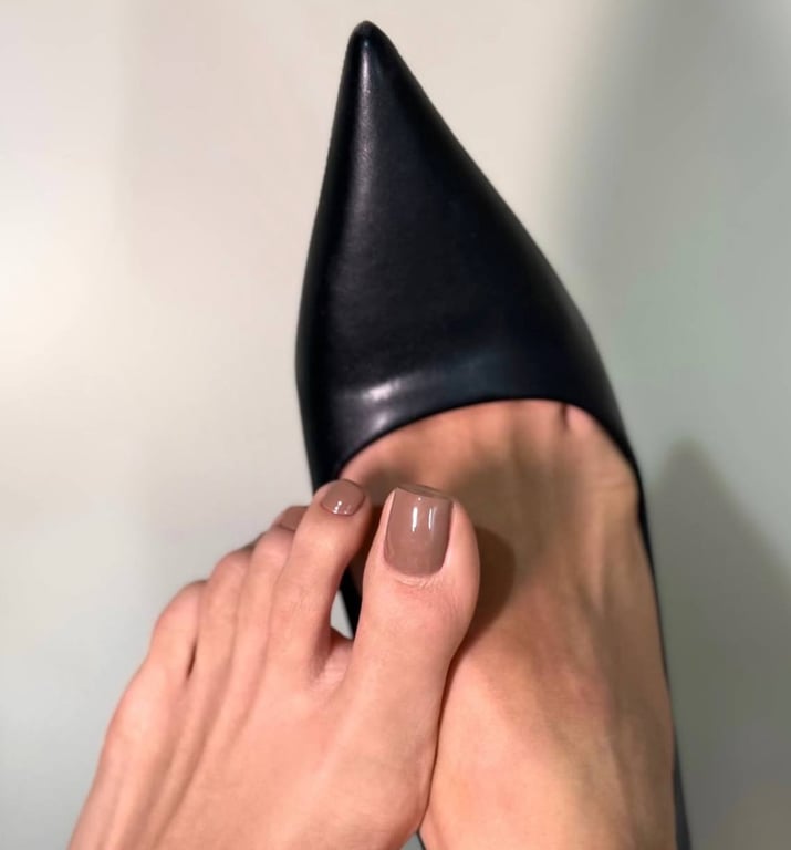 A pedicure that is always appropriate