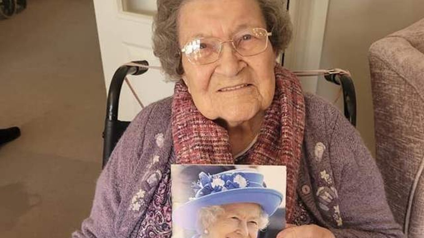 Секрет довголіття розповіла 105-річна жінка