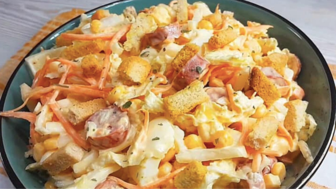 рецепт салату з пекінською капустою та ковбасками