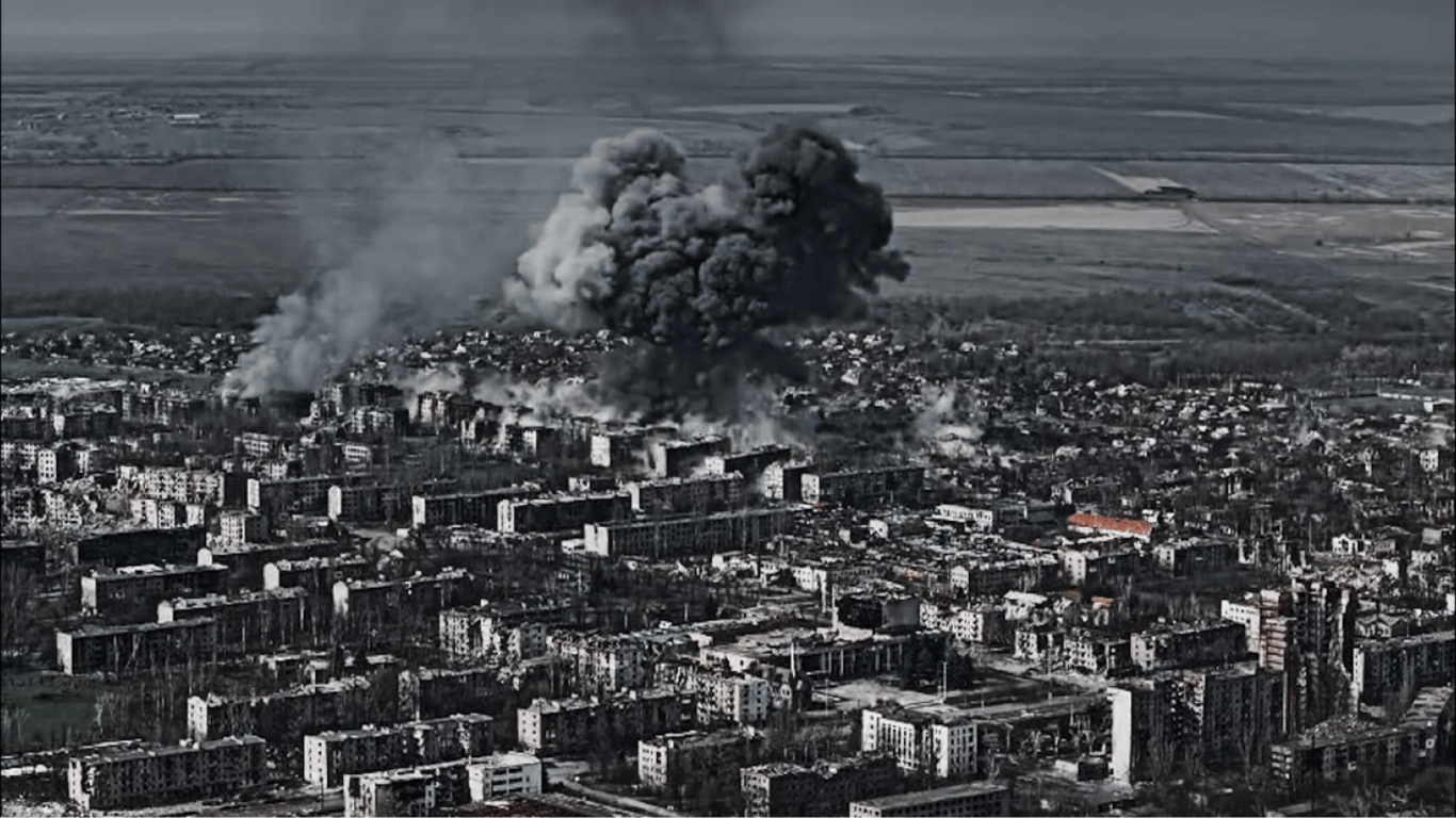 Город-призрак: в ГПСУ показали удар по Константиновке авиабомбами