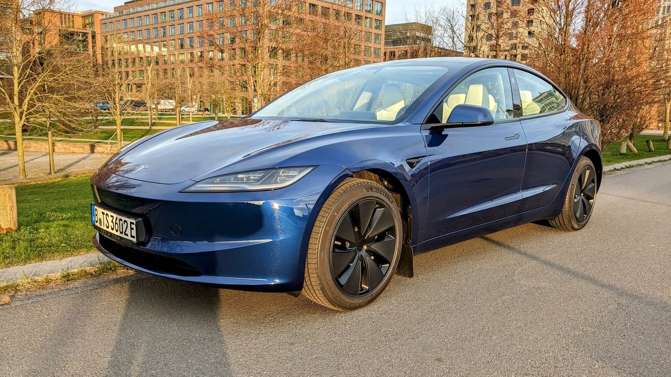 Вони проїхали 2500 км на електрокарах, щоб довести переваги дизеля