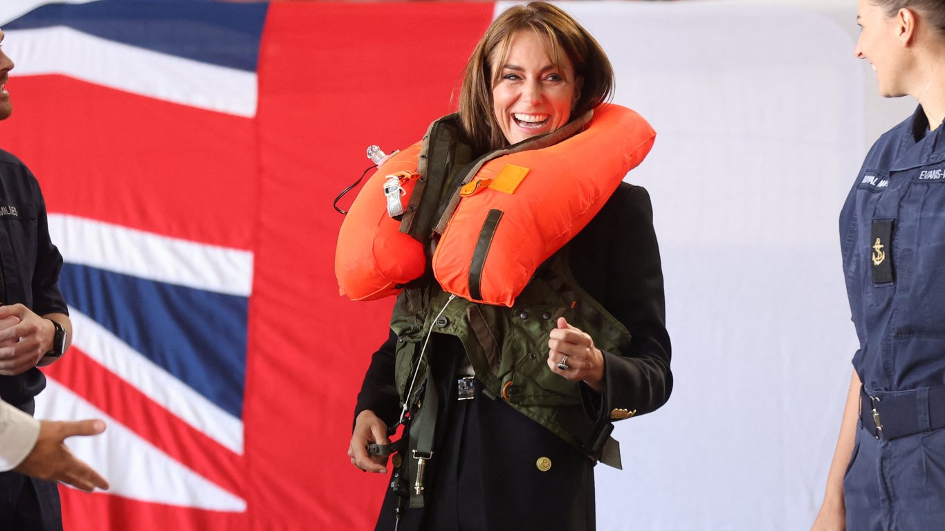 Веселая принцесса: Кейт Миддлтон не смогла сдержать эмоций во время официального выхода